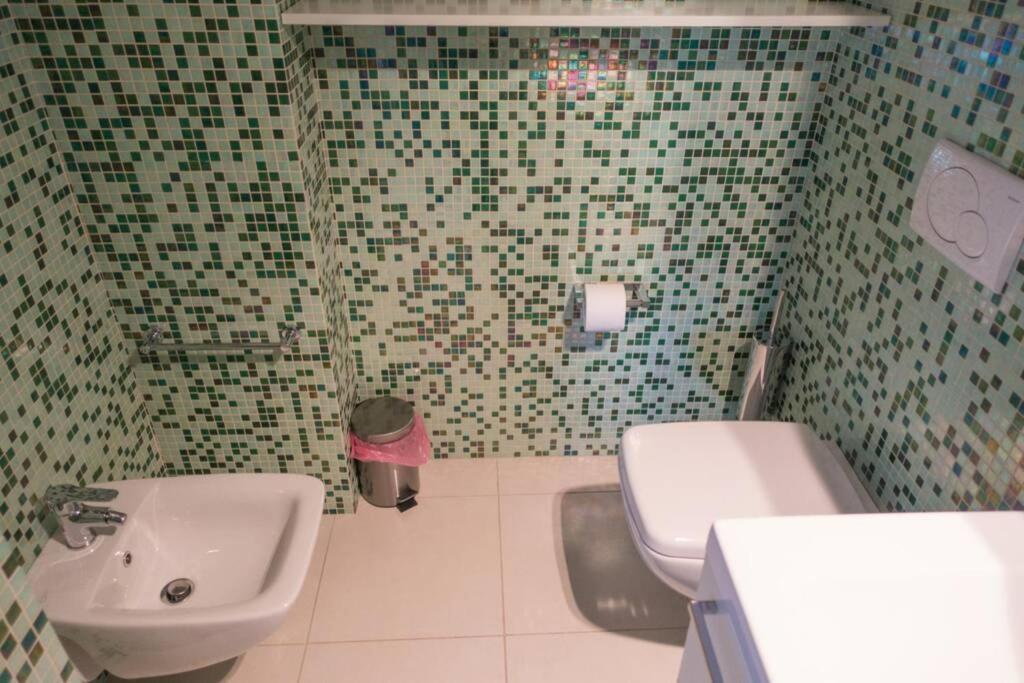 Apartment Viole, Cozy Attic Set In The Old Town Next To The Lake Arona Exterior foto