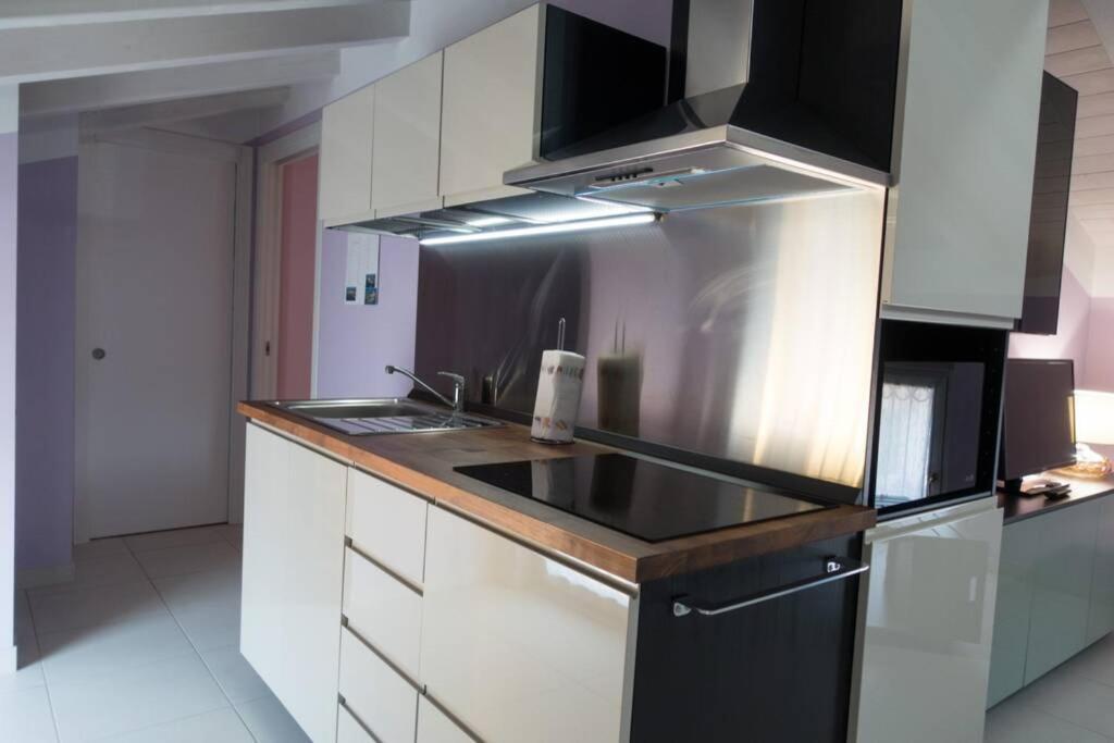 Apartment Viole, Cozy Attic Set In The Old Town Next To The Lake Arona Exterior foto